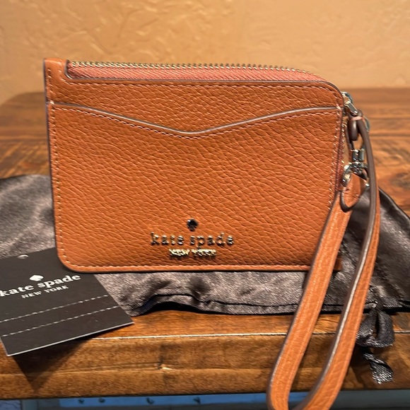 kate spade Handbags - NWT Kate Spade Leila Brown Pebbled Leather Wallet/Wristlet w/dust bag. MSRP $119